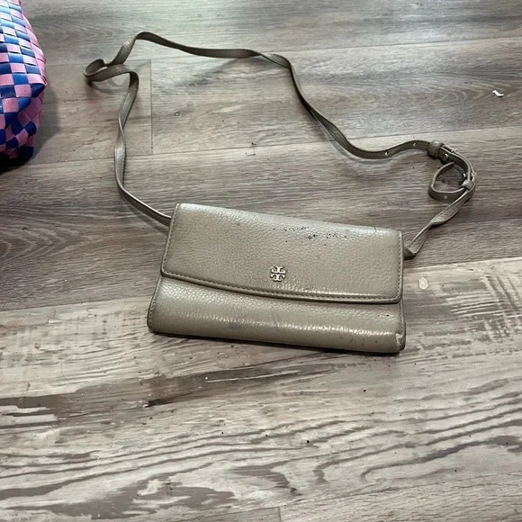 Authentic Tory Burch Elegant Gray Crossbody Bag Wallet Crossbody Clutch Grey Sil - Picture 1 of 4